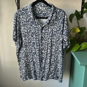 FLORAL BLUE BUTTON DOWN